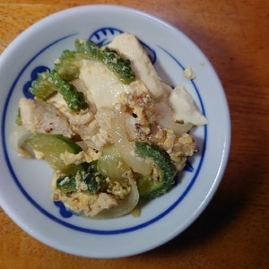 鶏肉でゴーヤチャンプルー　（我が家の味）